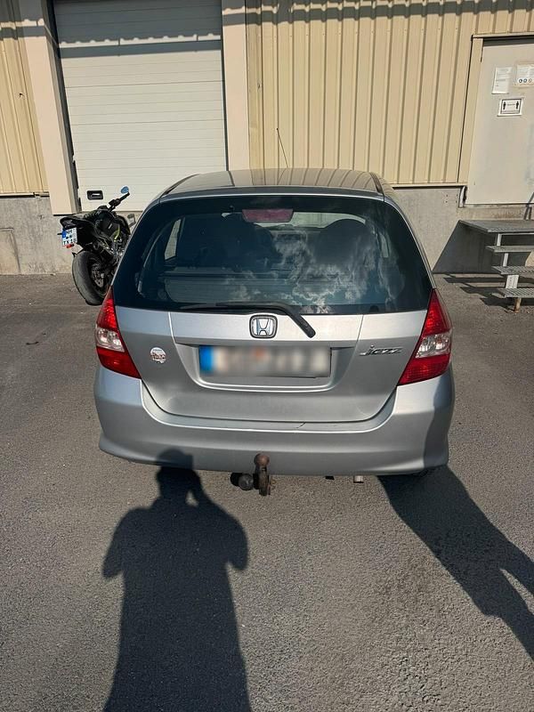 Gebraucht Honda Jazz 78 PS (57 kW) 2008 Silber Kleinwagen