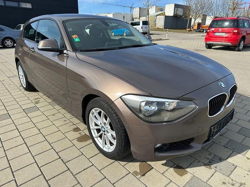 Gebraucht BMW 114 Advantage 102 PS (75 kW) 2014 Braun Kleinwagen