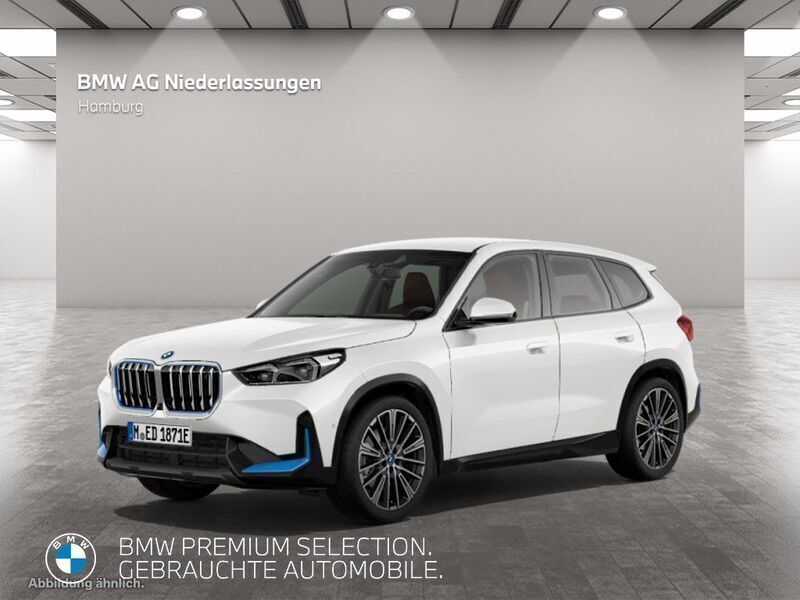 Weiß Gebraucht 2023 BMW iX1 Performance SUV | 39.907 € (Teuer) - Bild 1/3