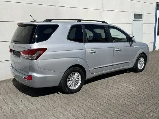 Gebraucht SsangYong Rodius 178 PS (130 kW) 2018 Silber Van / Kleinbus
