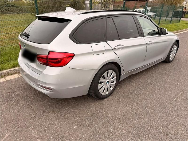 Gebraucht BMW 318 150 PS (110 kW) 2016 Silber Kombi