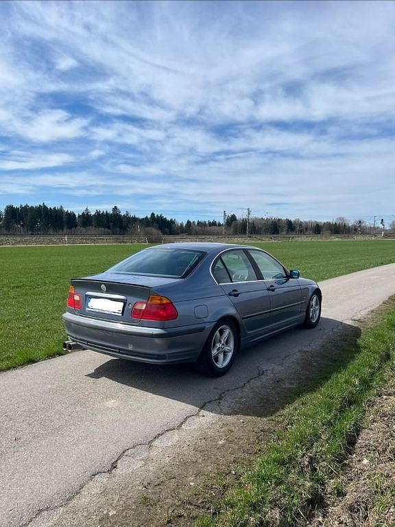 Gebraucht BMW 323 Sport Line 170 PS (125 kW) 1999 Blau Limousine