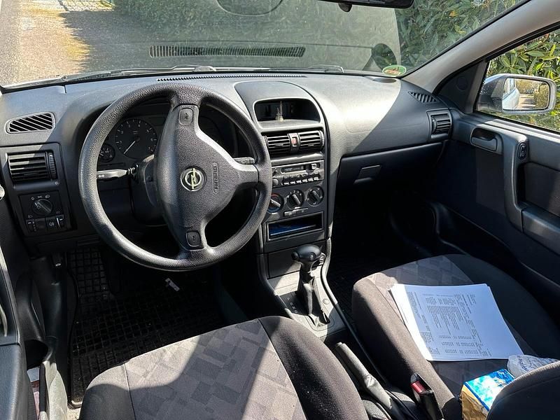 Gebraucht Opel Astra 75 PS (55 kW) 1998 Silber Limousine