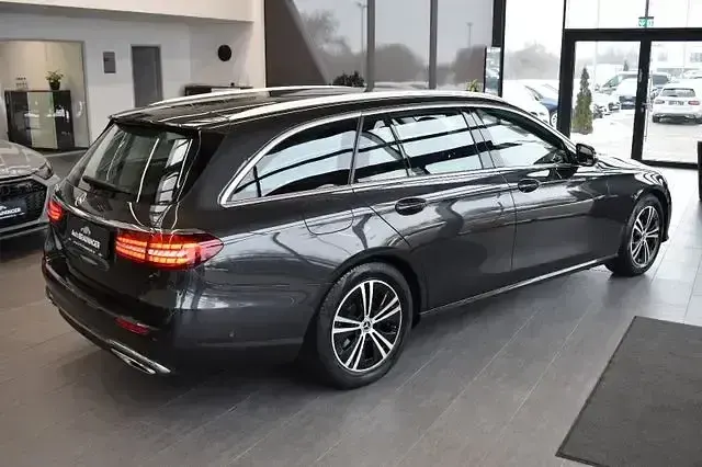 Gebraucht Mercedes E200 Avantgarde 160 PS (117 kW) 2022 Grau Limousine