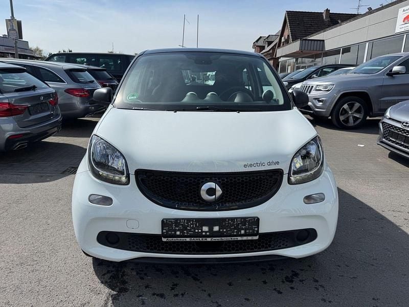 Gebraucht Smart ForFour Electric Drive 60 kW (82 PS) 2018 Weiß Kleinwagen