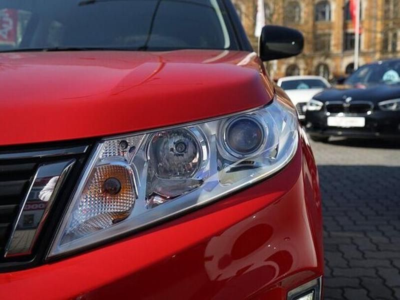 Gebraucht Suzuki Vitara 140 PS (102 kW) 2018 Rot SUV