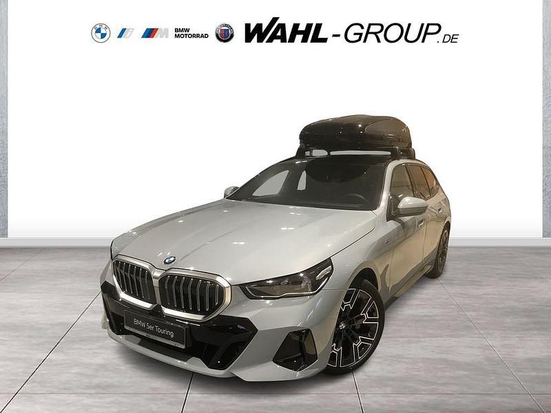 Grau Gebraucht 2024 BMW 520 M Sport Kombi | 59.890 € - Bild 1/4