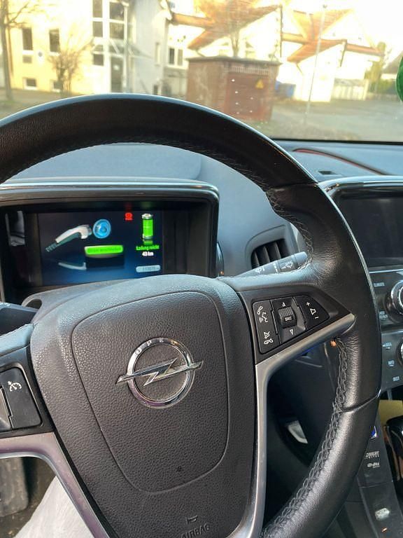 Second-hand Opel Ampera Edition 151 CP (111 kW) 2012 Alb Hatchback