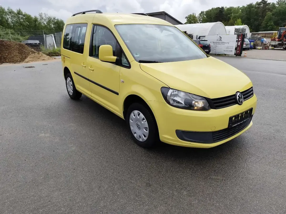 Gebraucht VW Caddy Trendline 102 PS (75 kW) 2012 Sunny yellow Van / Kleinbus