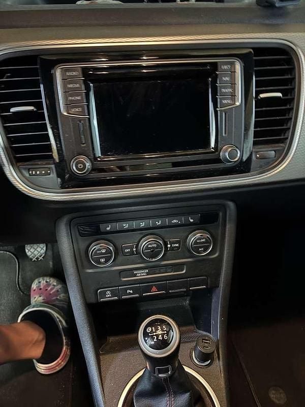 Weiß Gebraucht 2015 VW Beetle CLUB Kleinwagen | 9.990 € (Fairer Preis) - Bild 1/4