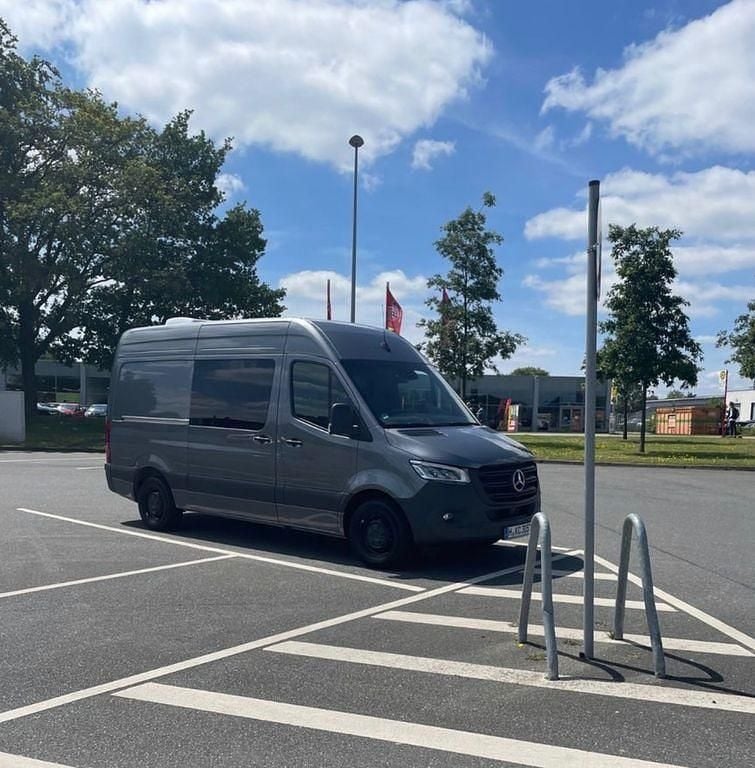 Grau Gebraucht 2024 Mercedes Sprinter Van | 90.000 € - Bild 1/4