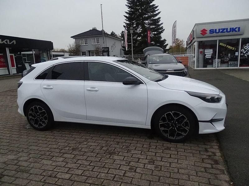 Gebraucht Kia Ceed 120 PS (88 kW) 2024 Weiß Kleinwagen