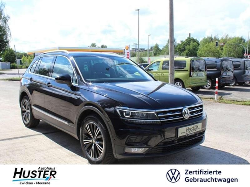Deep black perleffekt 6870 (metallic) Gebraucht 2019 VW Tiguan IQ Drive SUV | 22.445 € (Fairer Preis) - Bild 1/4