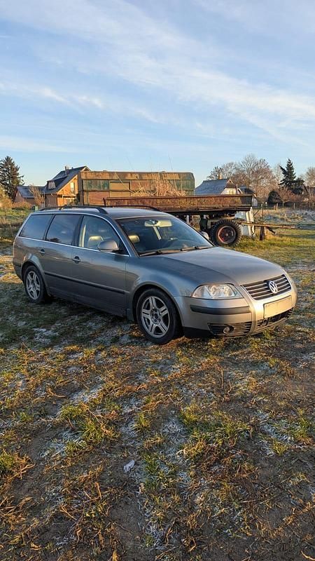 Andere farben Gebraucht 2005 VW Passat Kombi | 750 € (Superpreis) - Bild 1/4