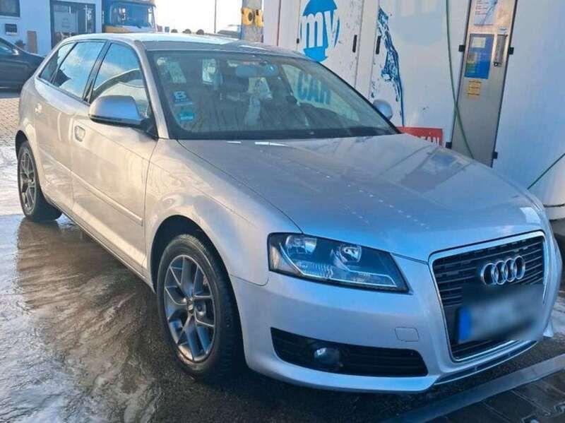 Grau Gebraucht 2009 Audi A3 Attraction Limousine | 4.600 € (Fairer Preis) - Bild 1/3