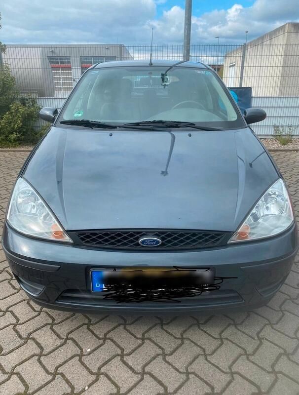 Grau Gebraucht 2004 Ford Focus Kleinwagen | 340 € (Superpreis) - Bild 1/4