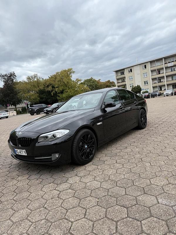 Schwarz Gebraucht 2012 BMW 520 Limousine | 7.900 € (Superpreis) - Bild 1/4