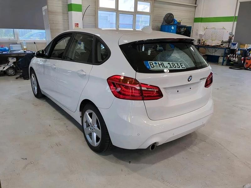 Gebraucht BMW 225 Active Tourer Advantage 125 PS (91 kW) 2021 Weiß Van / Kleinbus