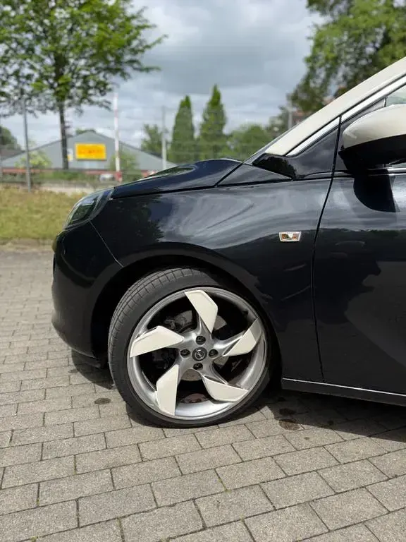 Używany Opel Adam 116 KM (85 kW) 2016 Czarny Hatchback