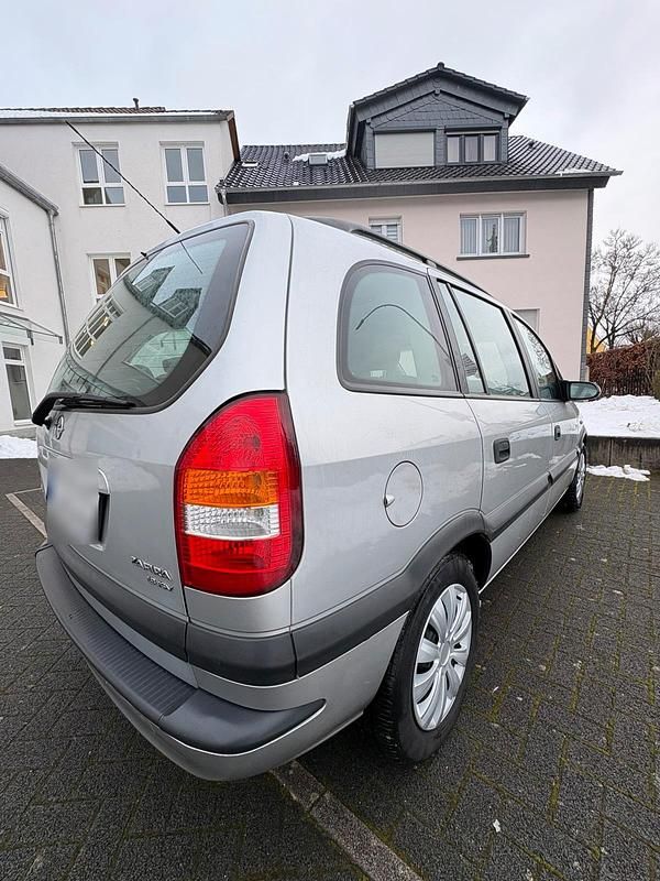 Gebraucht Opel Zafira 125 PS (91 kW) 2000 Silber Van / Kleinbus