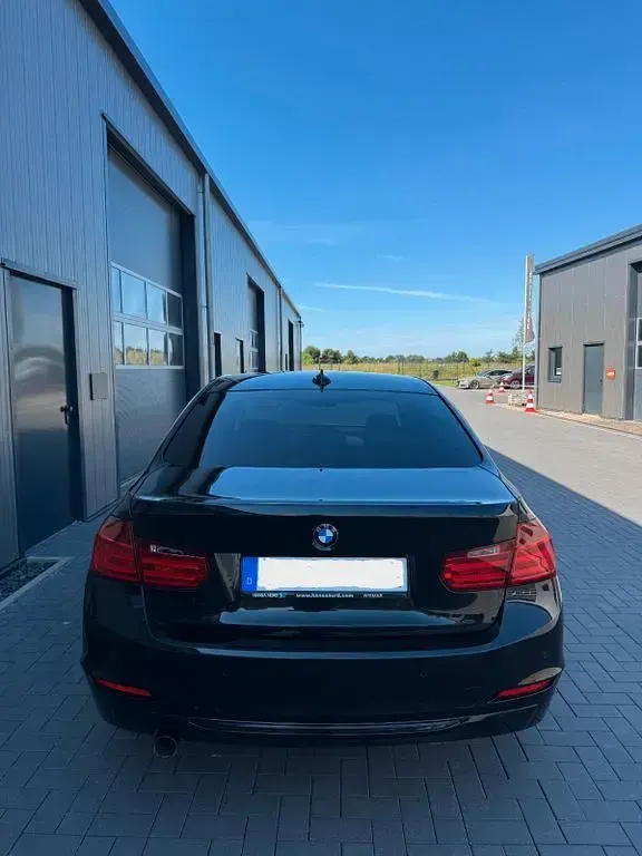 Gebraucht BMW 320 Sport Line 184 PS (135 kW) 2014 Schwarz Limousine