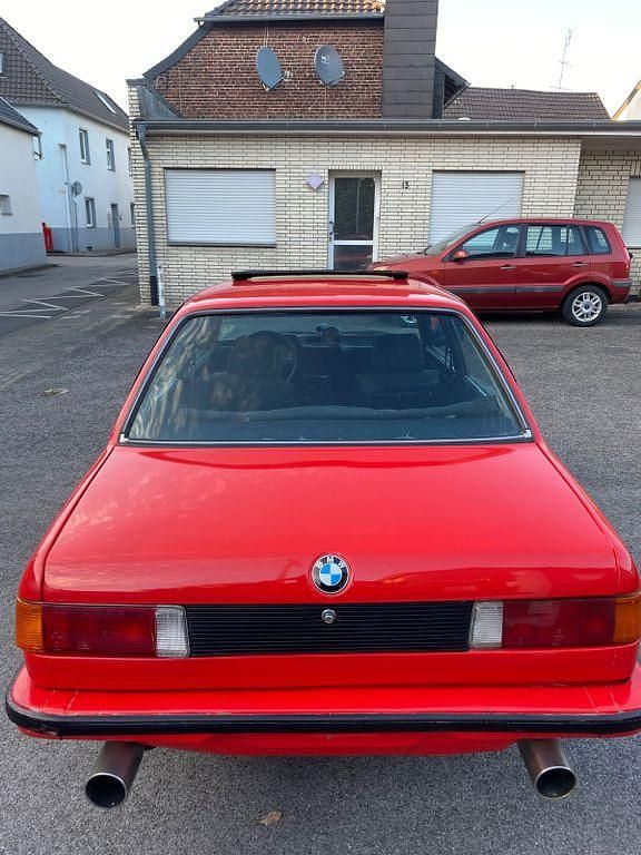 Gebraucht BMW 323 143 PS (105 kW) 1982 Rot Coupé