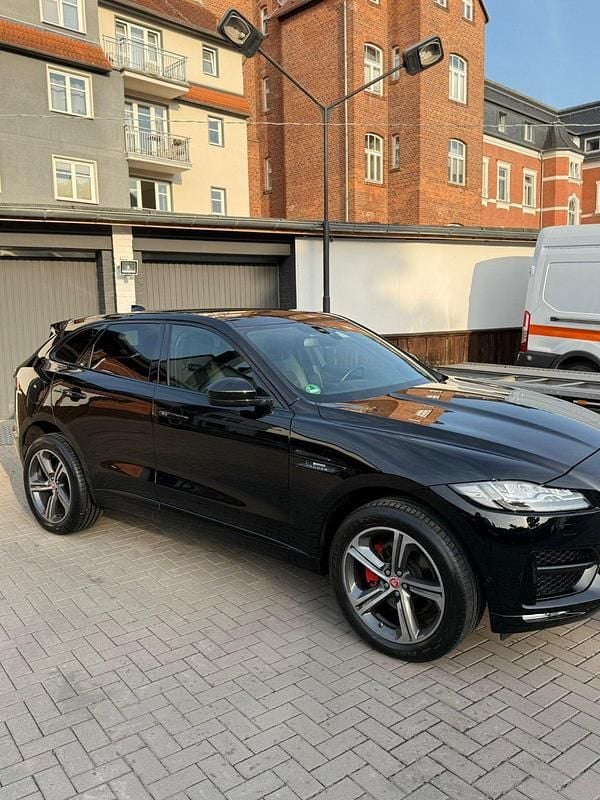 Schwarz Gebraucht 2017 Jaguar F-Pace R-Sport SUV | 22.000 € (Superpreis) - Bild 1/4