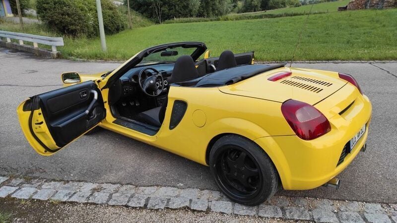 Gelb Gebraucht 2000 Toyota MR2 Cabrio | 12.999 € - Bild 1/4