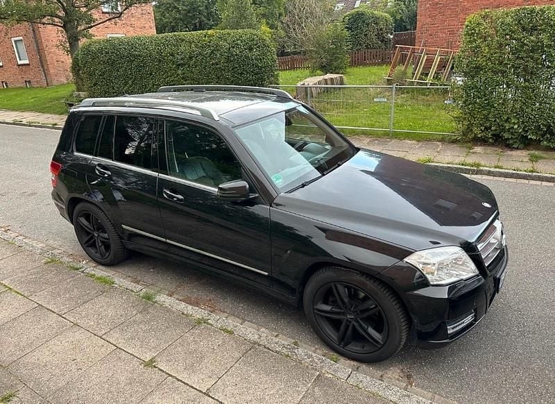 Schwarz Gebraucht 2011 Mercedes GLK350 SUV | 14.250 € (Fairer Preis) - Bild 1/4