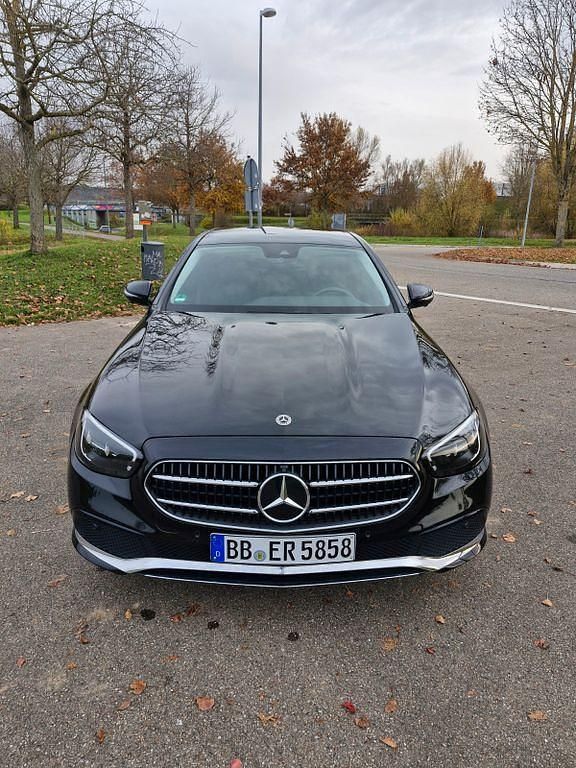 Gebraucht Mercedes E200 197 PS (144 kW) 2022 Schwarz Limousine