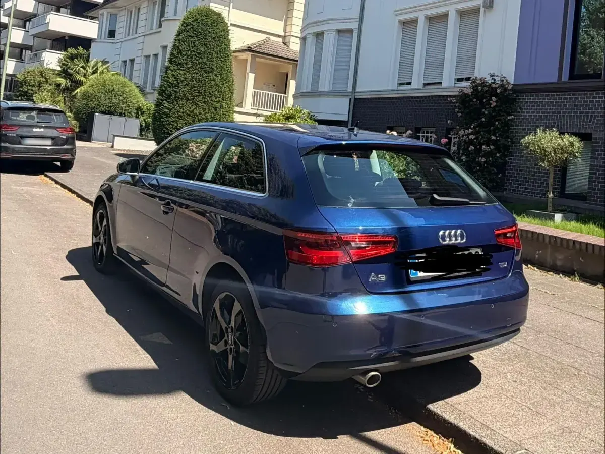 Gebraucht Audi A3 Cabriolet Ambiente 105 PS (77 kW) 2013 Blau Cabrio