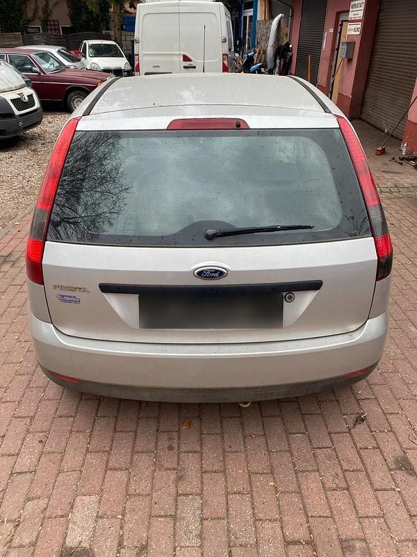 Gebraucht Ford Fiesta 70 PS (51 kW) 2003 Grau Kleinwagen