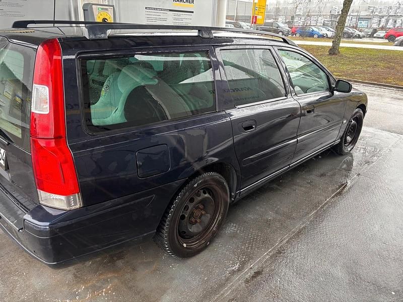 Używany Volvo V70 170 KM (125 kW) 2004 Niebieski Kombi
