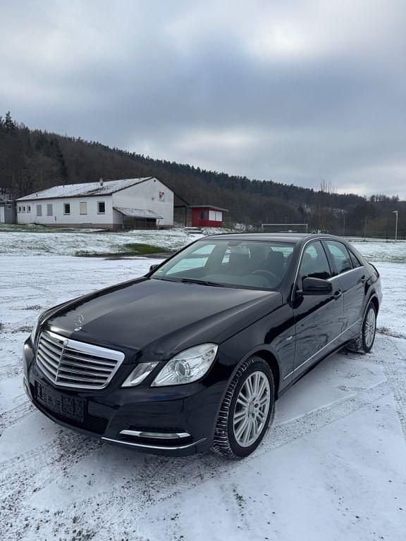 Gebraucht Mercedes E250 Elegance 204 PS (150 kW) 2012 Schwarz Limousine