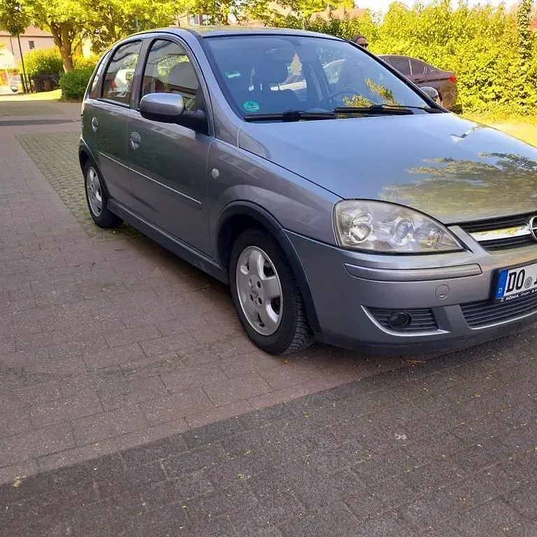 Używany Opel Corsa Enjoy 75 KM (55 kW) 2005 Szary Hatchback