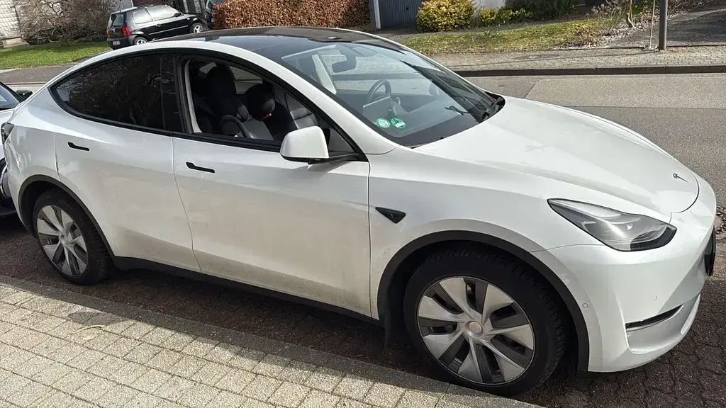 Used Tesla Model Y Long Range AWD 274 kW (373 HP) 2022 White SUV