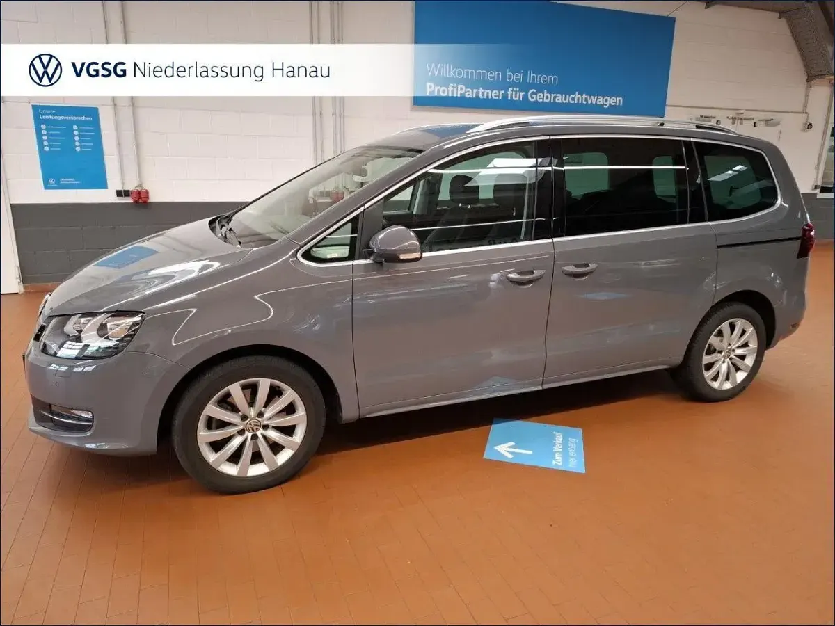 Gebraucht VW Sharan Highline 150 PS (110 kW) 2020 Grau Van / Kleinbus