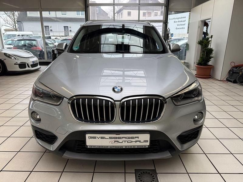 Gebraucht BMW X1 Advantage 150 PS (110 kW) 2016 Glaciersilber SUV