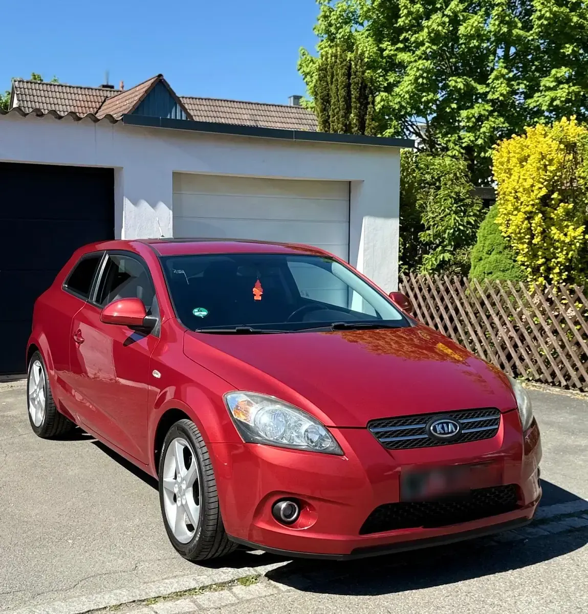 Używany Kia Ceed 143 KM (105 kW) 2008 Czerwony Hatchback