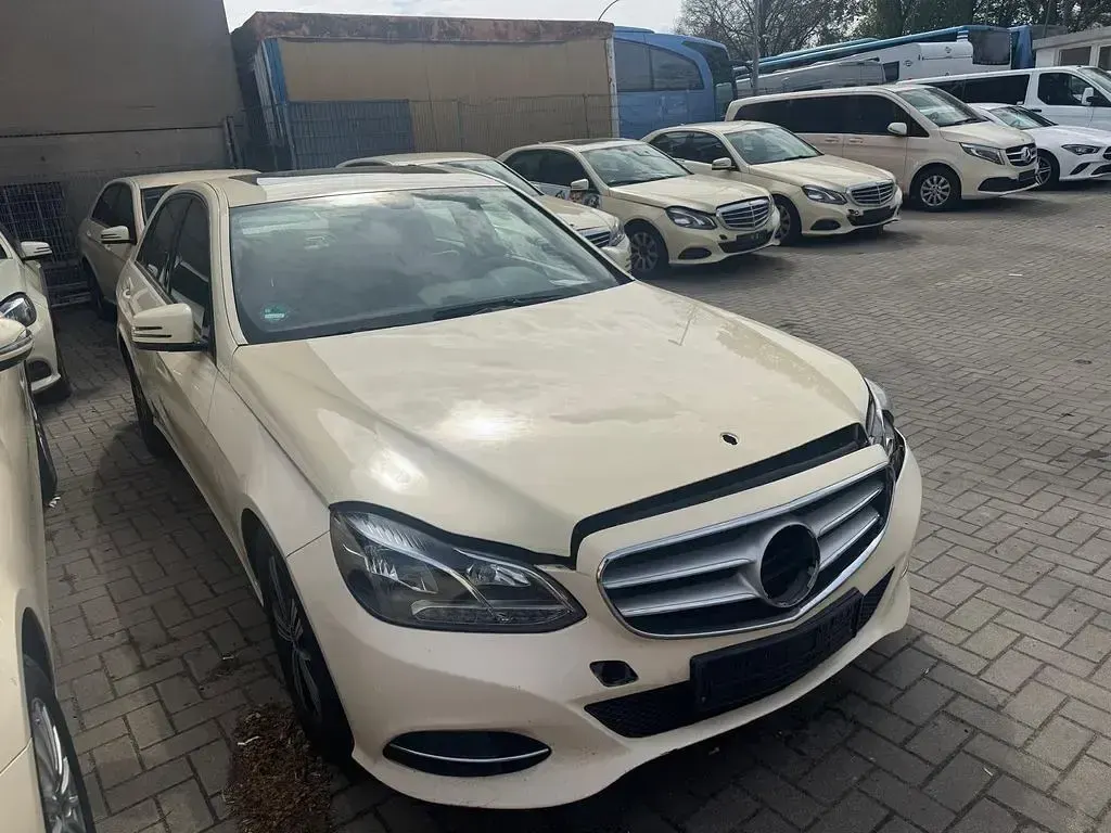 Gebraucht Mercedes E200 136 PS (100 kW) 2013 Beige Limousine