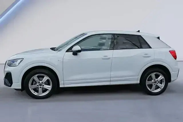 Gebraucht Audi Q2 S-Line 150 PS (110 kW) 2024 Gletscherweiß metallic SUV