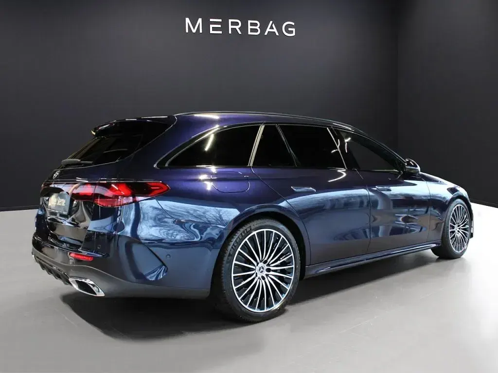Second-hand Mercedes E300 AMG 197 CP (144 kW) 2025 Albastru Berlinǎ