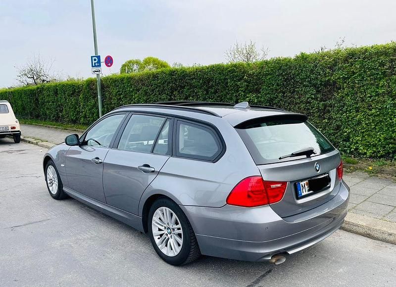 Gebraucht BMW 318 143 PS (105 kW) 2012 Grau Kombi