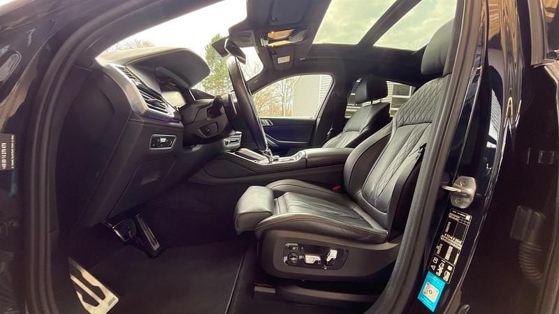 Gebraucht BMW X6 M50 Efficient Dynamics 530 PS (389 kW) 2023 Carbonschwarz metallic SUV