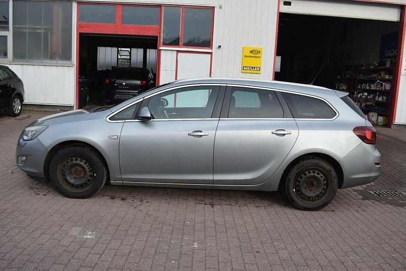 Gebraucht Opel Astra Innovation 125 PS (91 kW) 2012 Silber Kombi