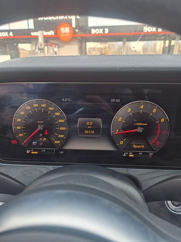 Gebraucht Mercedes E200 AMG 184 PS (135 kW) 2018 Grau Coupé