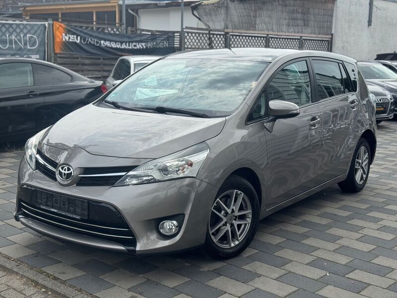 Grau Gebraucht 2016 Toyota Verso Skyview Edition Van / Kleinbus | 9.900 € (Fairer Preis) - Bild 1/4