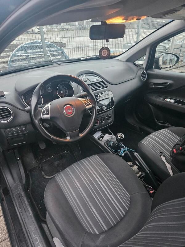 Schwarz Gebraucht 2012 Fiat Punto Evo Kleinwagen | 2.650 € (Guter Preis) - Bild 1/4
