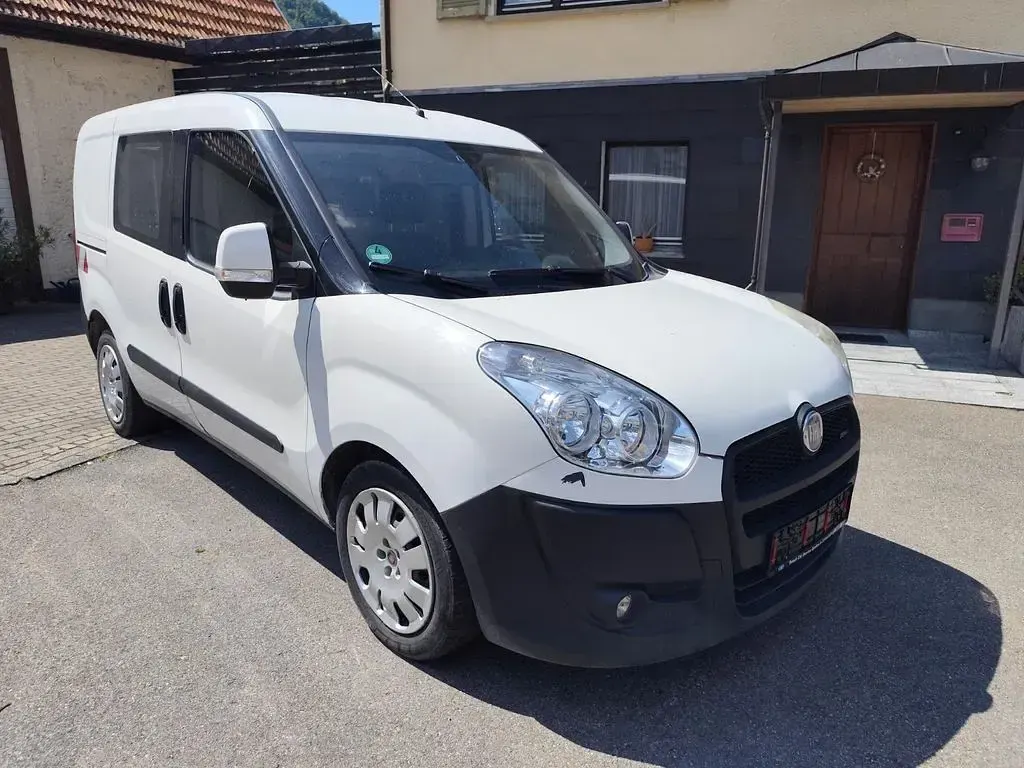 Gebraucht Fiat Doblò Emotion 135 PS (99 kW) 2011 Weiß Van / Kleinbus