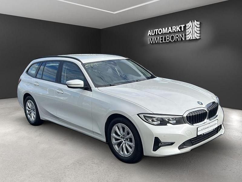 Weiß Gebraucht 2022 BMW 320 Sport Line Limousine | 24.950 € (Superpreis) - Bild 1/4